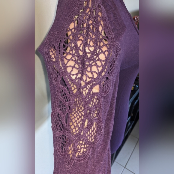 5/$25 Vintage Style Purple Crochet Sleeve Top Size Medium - Picture 2 of 5